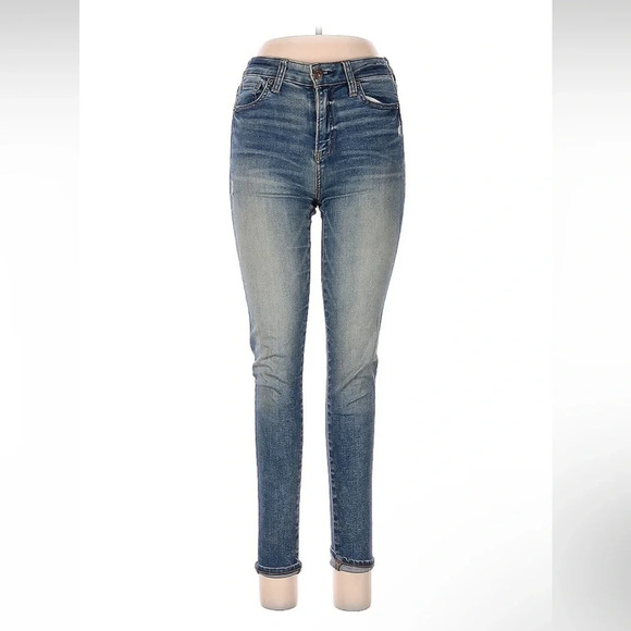 American Eagle Outfitters Denim - American Eagle skinny high rise size 4 casual denim